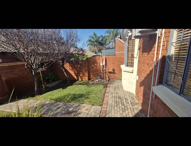 2 BEDROOM TOWNHOUSE FOR SALE IN MONAVONI